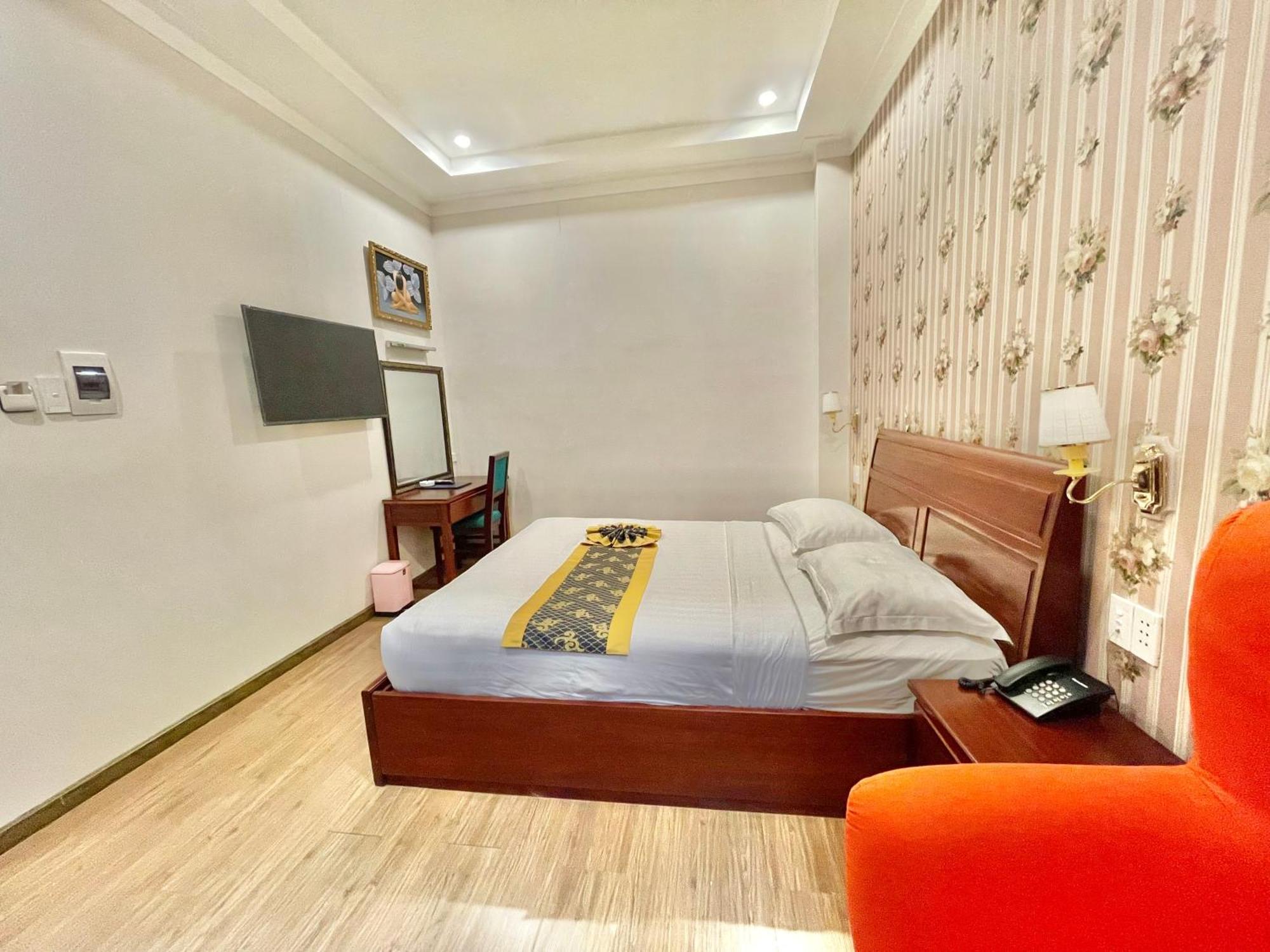 Long Bao Chau Hotel Thu Dau Mot Екстер'єр фото