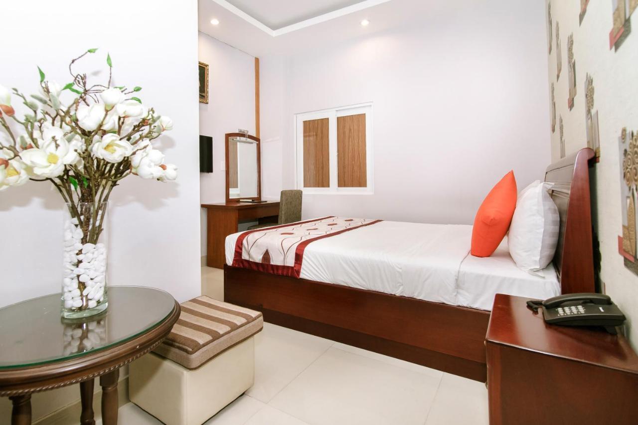 Long Bao Chau Hotel Thu Dau Mot Екстер'єр фото